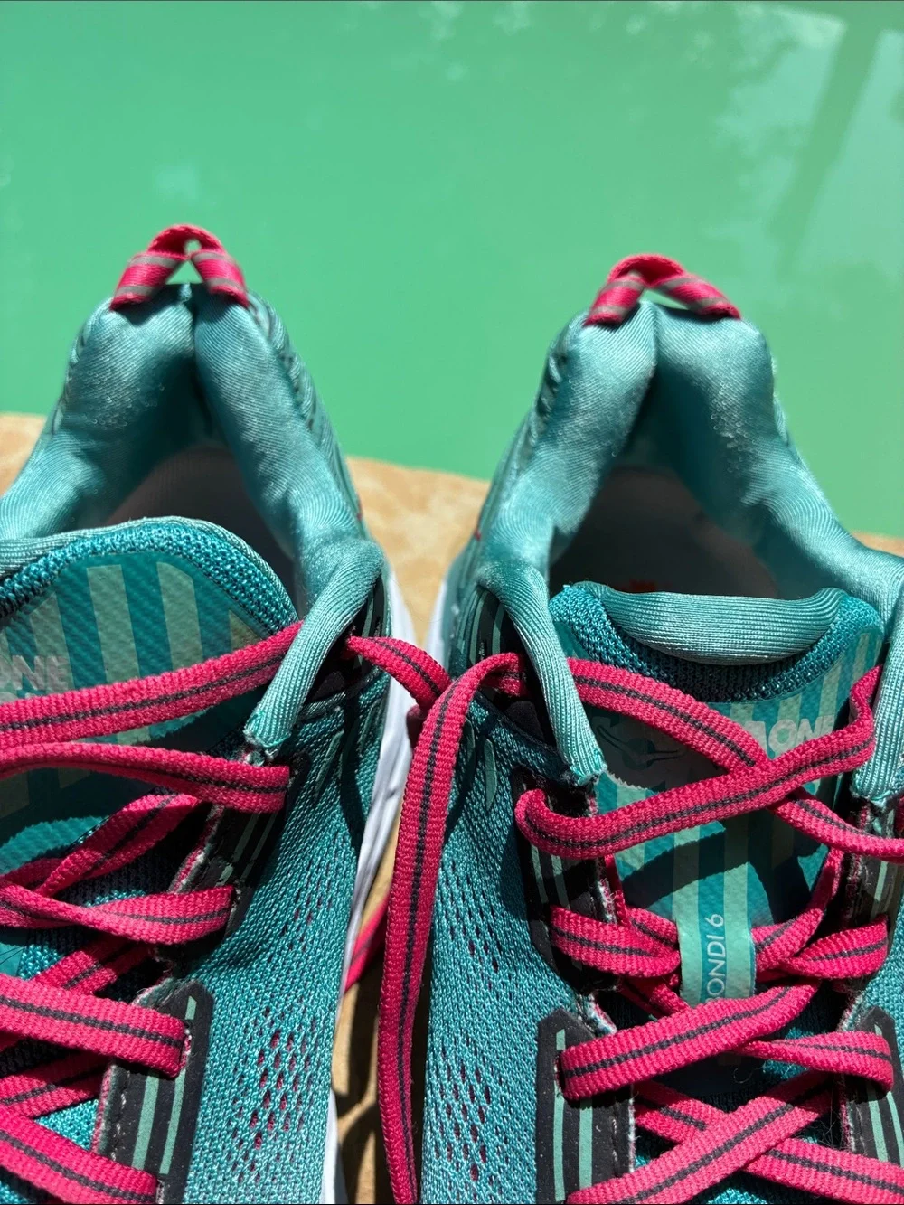 HOKA ONE Bondi 6 Teal/turquoise Running Sneakers Pink Accents w 10.5